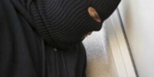 A young man entered a school in District 3 of the capital in disguise: he stole laptops, monitors and speakers