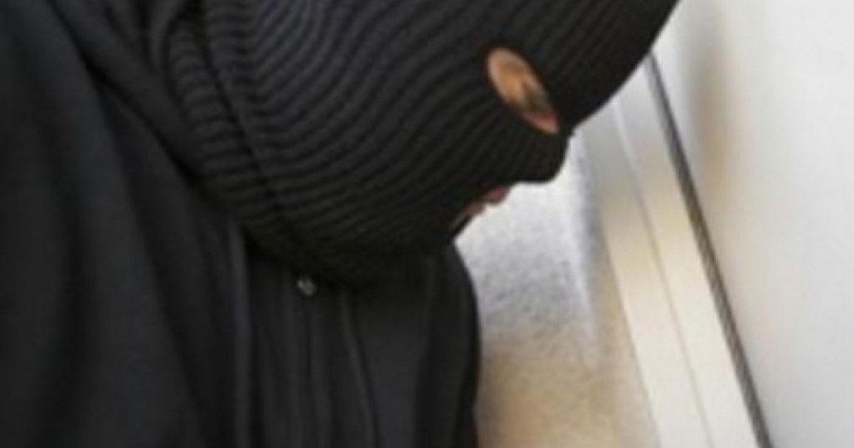A young man entered a school in District 3 of the capital in disguise: he stole laptops, monitors and speakers