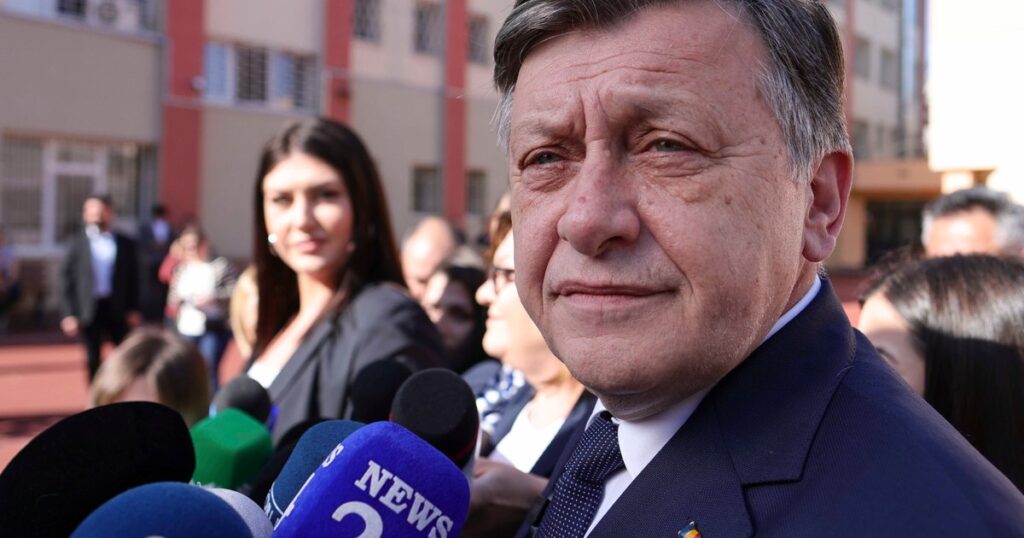 Crin Antonescu, maximum disappointment after the PNL Congress: "I have never seen anything more appropriate to the term "betrayal""