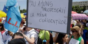 Education trade unionists are protesting in Parliament for the amendment of Education laws. More than 160,000 signatures will be submitted