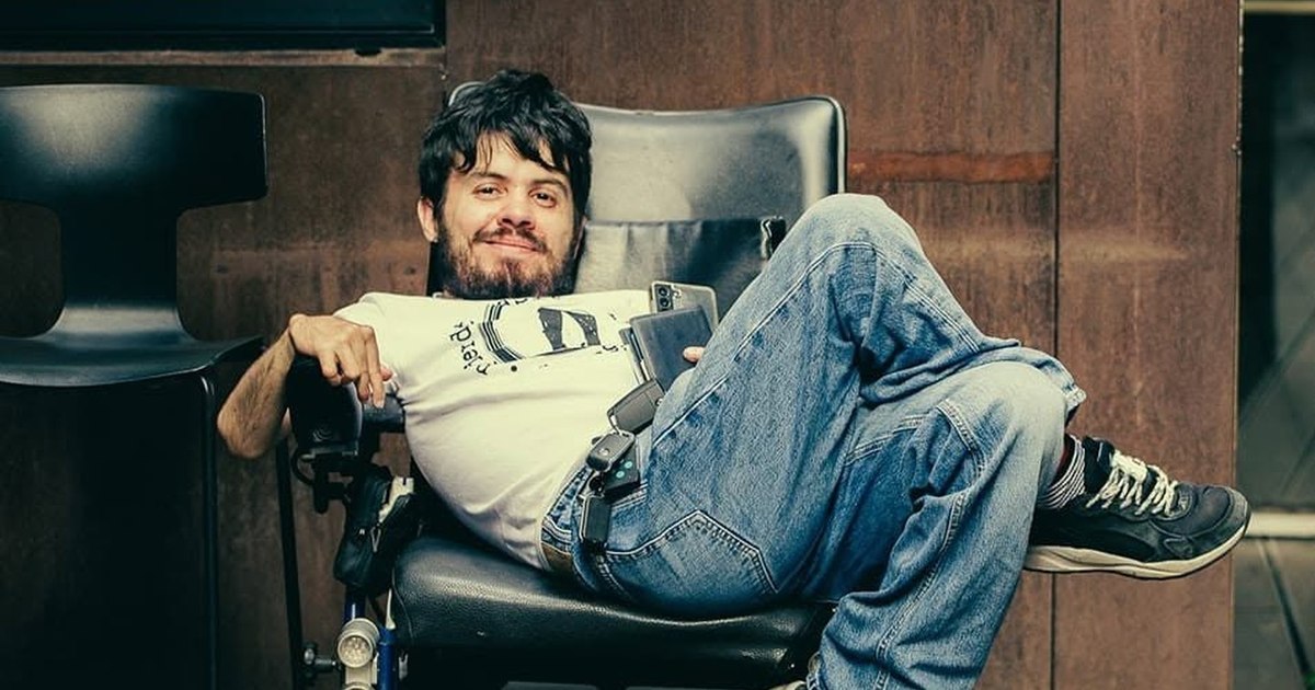 Interview Alex Tache, the IT guy who talks on TikTok about life in a wheelchair: "People tend to see the disability, not the person"