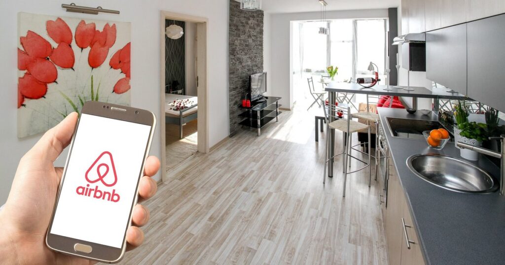 More and more tourists are advertising the same scam method on Airbnb: "hosts" asking for money in advance