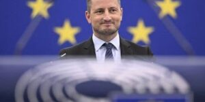 The Vice-President of the European Parliament demands compensation for Romanians who paid higher rates by manipulating ROBOR