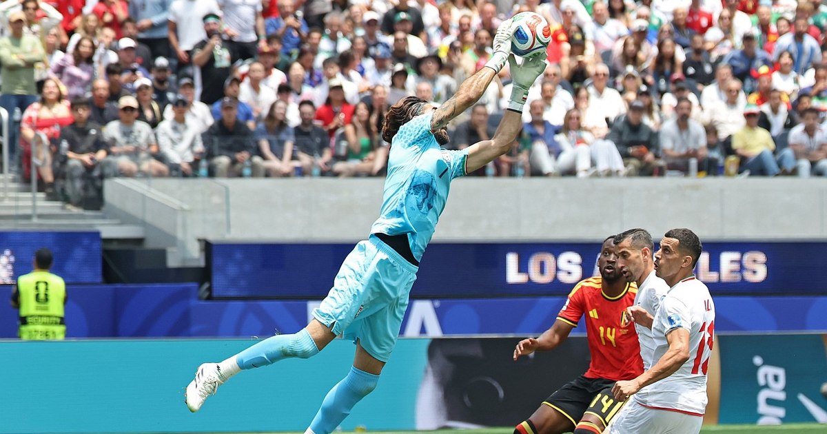 The goalkeepers went out on the ramp, Belgium pulled out an agonizing draw with Iran, and the fight for qualification got terribly complicated in Group G