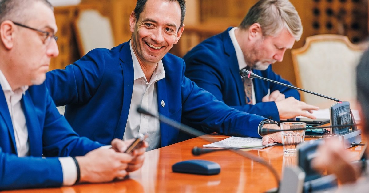 UDMR, in a meeting to validate the decision not to vote for the government of Prime Minister Adrian Veștea