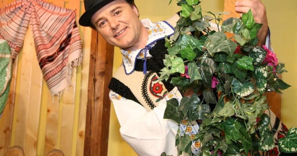 Video Shock in Romanian folklore: popular music artist, sentenced to 17 years in prison for raping three students to whom he was teaching singing