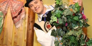 Video Shock in Romanian folklore: popular music artist, sentenced to 17 years in prison for raping three students to whom he was teaching singing