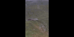 Video The moment a car crashes into a ravine on Transfăgărășan. The driver got out to take pictures and allegedly forgot to apply the handbrake
