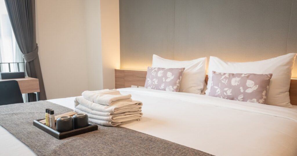 What facilities the accommodation must have, depending on the number of stars or daisies