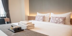 What facilities the accommodation must have, depending on the number of stars or daisies