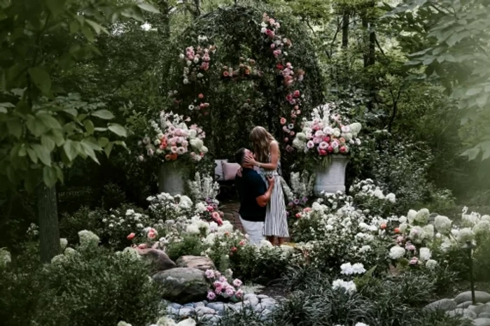 The two announced their engagement in 2025 PHOTO Instagram