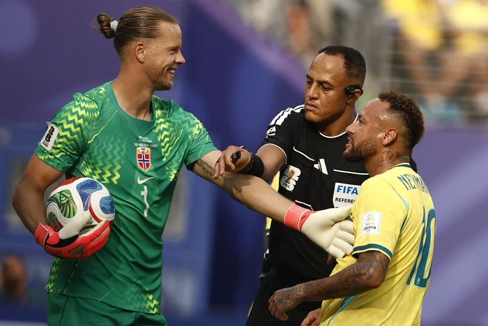 Ismail Elfath intervened between Orjan Nyland and Neymar Jr (Photo: EPAImages)