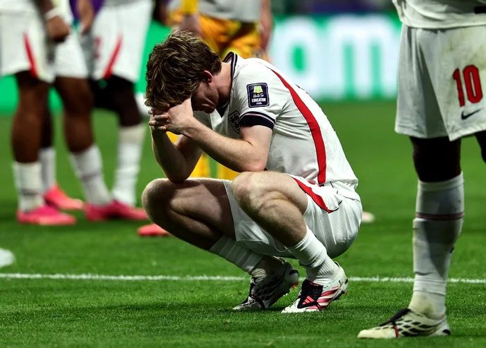 Author of England's goal, Gordon was overcome with sadness at the end of the game (Photo: EPAImages)