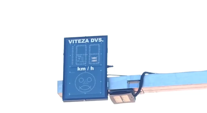 The green or red emoticon tells them if they are speeding too much Photo: video capture