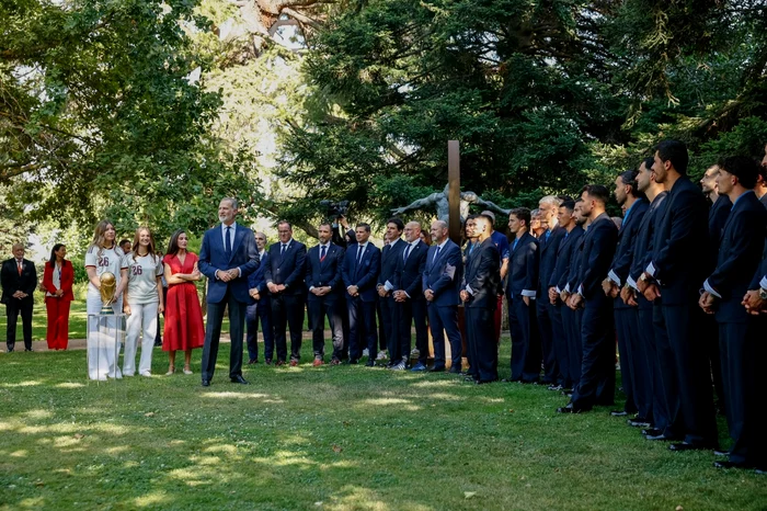 King Felipe VI congratulated the footballers (Photo: EPAImages)