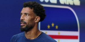 At the age of 40, the goalkeeper who caused a sensation at the World Cup has signed a new contract. Vozinha was officially introduced