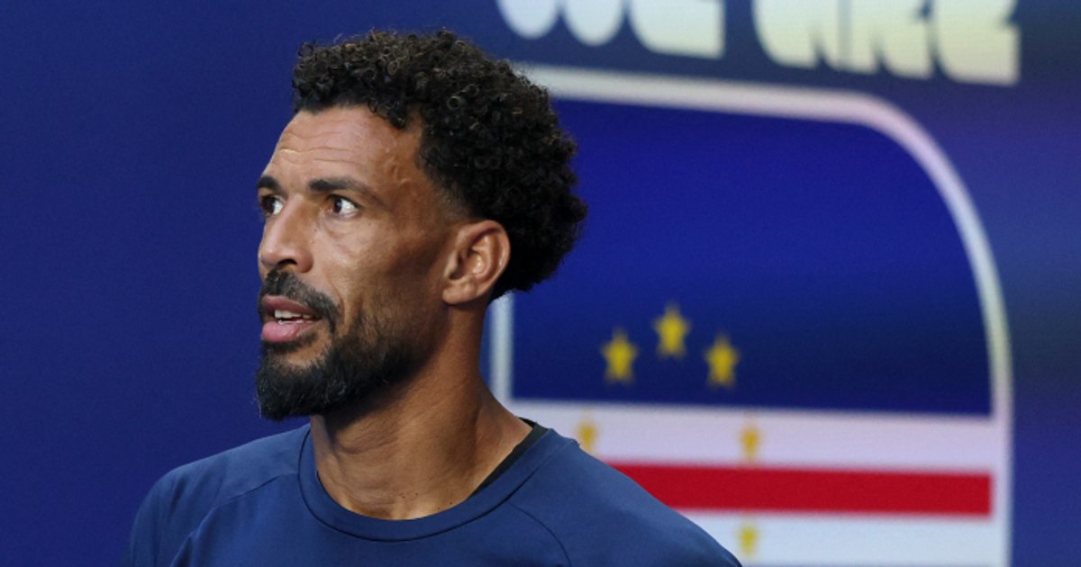 At the age of 40, the goalkeeper who caused a sensation at the World Cup has signed a new contract. Vozinha was officially introduced