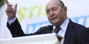 Băsescu attacks political leaders: “They falter in their decisions” and “almost betray their country for petty interests”