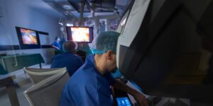 First in Romania: a robotic intervention for prostate cancer carried out at Băneasa Tumor Center Hospital introduces an advanced technique for checking oncological safety during the operation