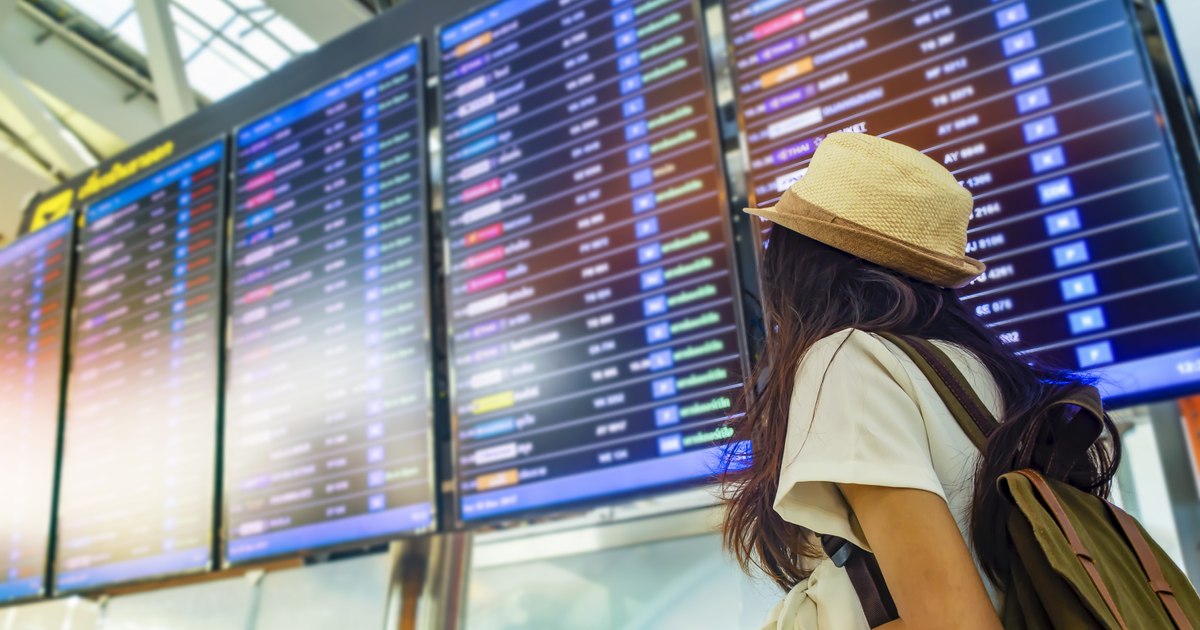 New rules in air transport: families seated together on the plane without taxes, hand luggage included in the price and clearer compensations