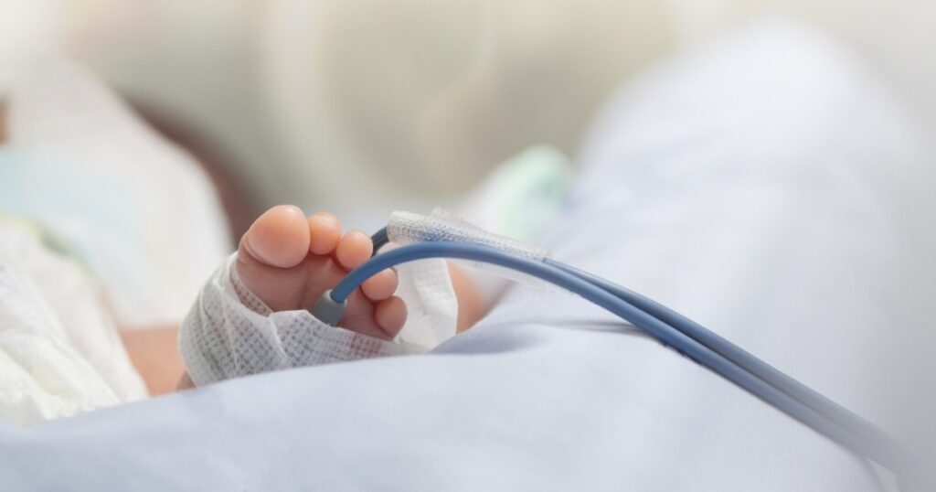 "Obviously they don't stand a chance." One of the newborns waiting for a place at the ATI, at the "Marie Curie" Hospital, died