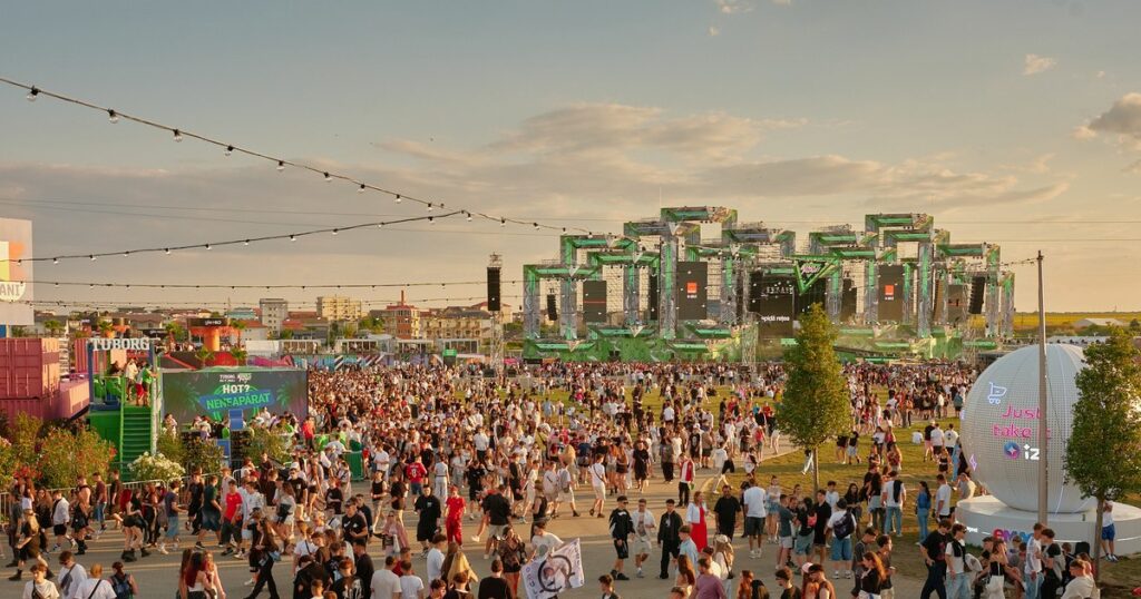 Photo The second day of the "Beach, Please!" festival: 134,000 participants and a spectacular show provided by Playboi Carti