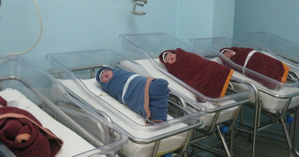 Premiere at Miercurea-Ciuc. A 31-year-old woman gave birth to quadruplets. The four babies, weighing between 740 and 810 grams, were transferred to Brașov