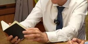 President Nicușor Dan revealed what is written in the famous notebooks he carries everywhere. Who has access to them, even though they contain secrets