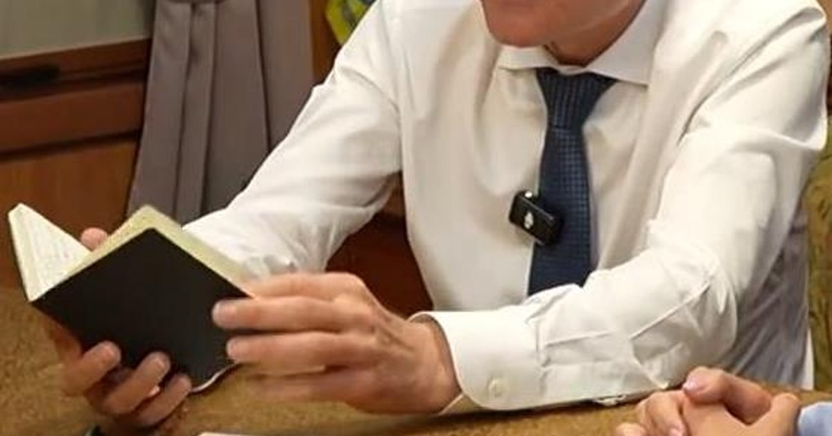 President Nicușor Dan revealed what is written in the famous notebooks he carries everywhere. Who has access to them, even though they contain secrets