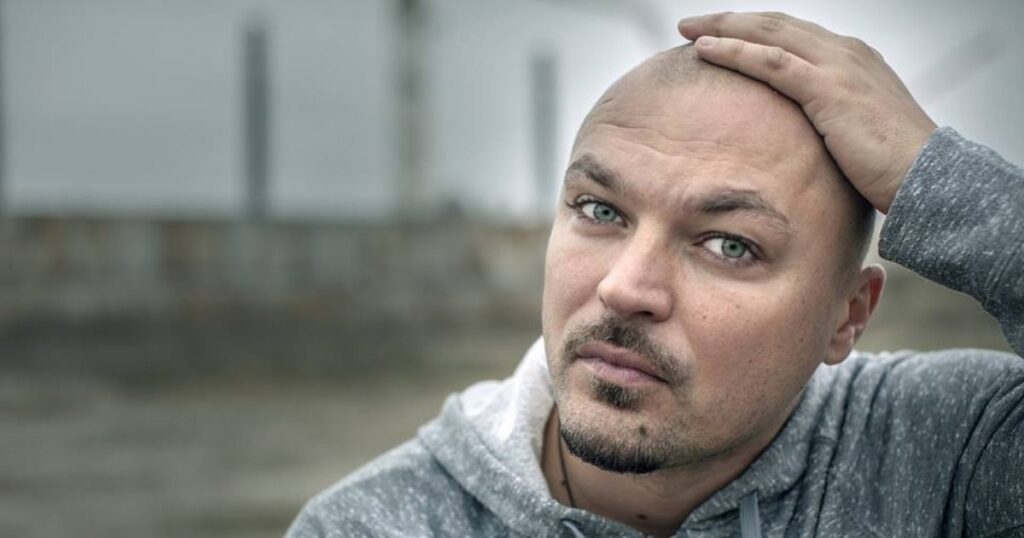 Puya, upset after his concert was interrupted for a fan climbing a pole: "Are you from the Police? It's his business if he wants to be there"