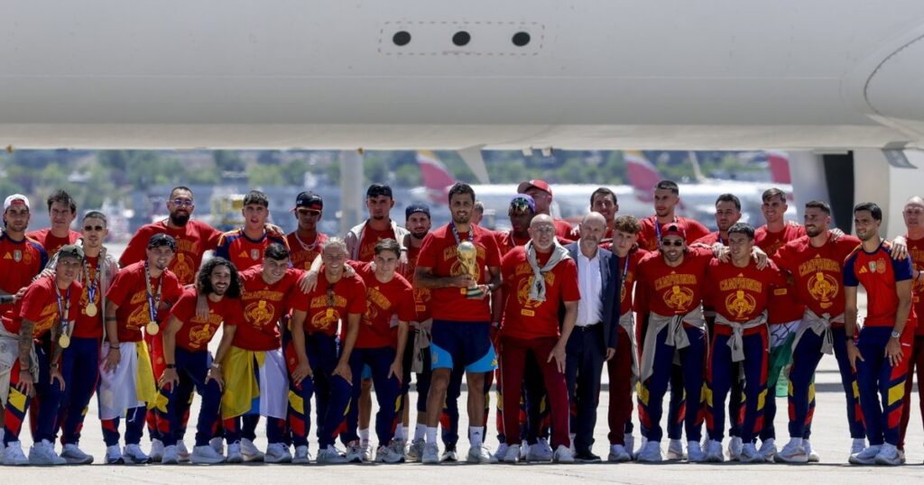 Spain's heroes returned home with the World Cup trophy. Huge celebration in Madrid