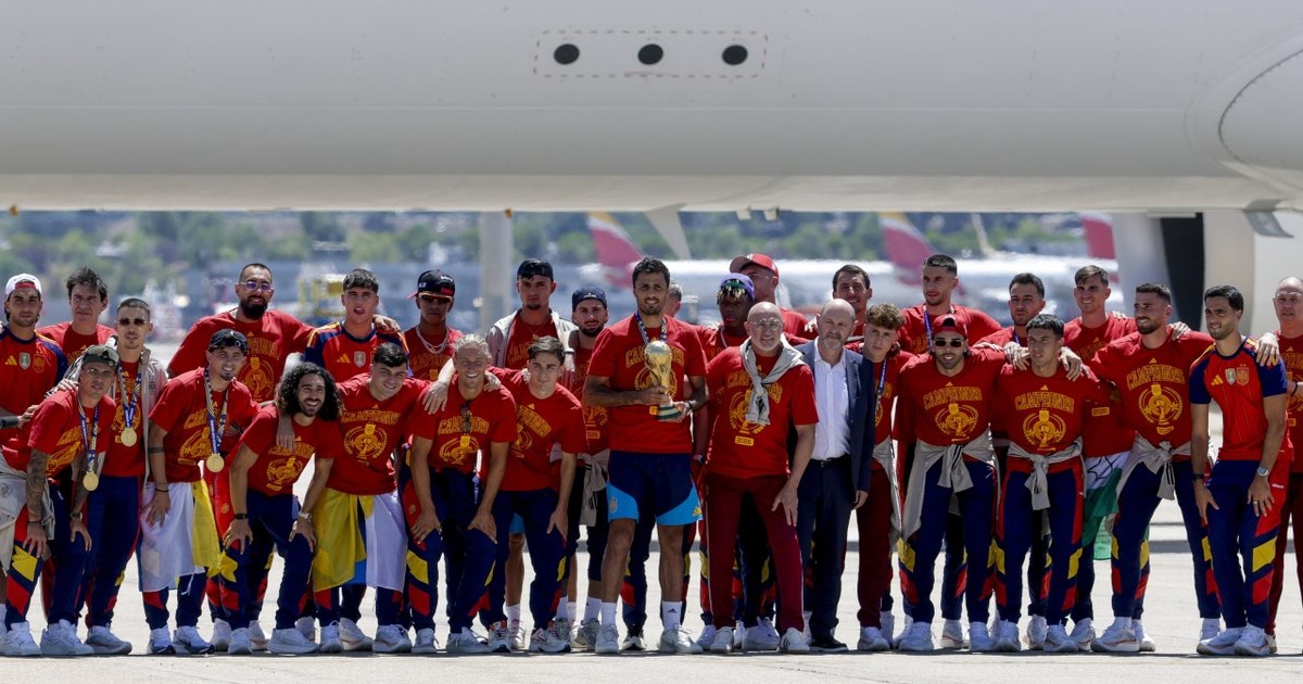 Spain's heroes returned home with the World Cup trophy. Huge celebration in Madrid