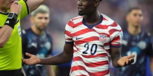 UEFA criticizes FIFA’s decision to cancel the sanction in the case of the American Folarin Balogun