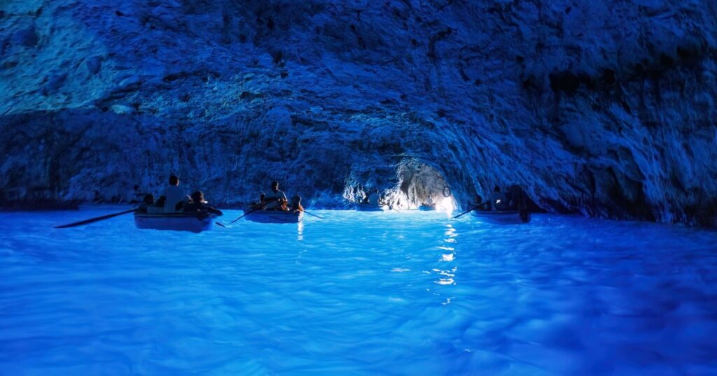 Video A couple's terrifying experience on their dream holiday on the Isle of Capri. "We thought we were going to get stuck, the boat was sinking"