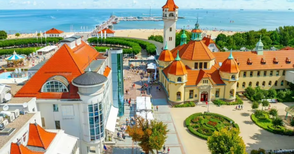 Video "Barcelona of Eastern Europe". The city with spectacular beaches that experts recommend to tourists