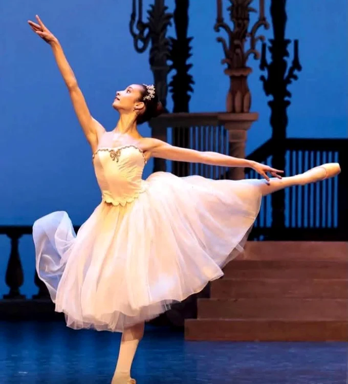 Carina Giorgiu becomes the first Romanian in the ballet corps of the Paris Opera Photo: personal archive