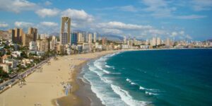 Video Cheap holiday in Europe, in the Mediterranean. Cheaper beer than in Mamaia and beaches awarded with the Blue Flag
