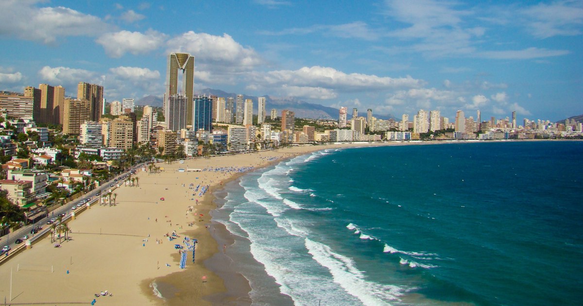 Video Cheap holiday in Europe, in the Mediterranean. Cheaper beer than in Mamaia and beaches awarded with the Blue Flag