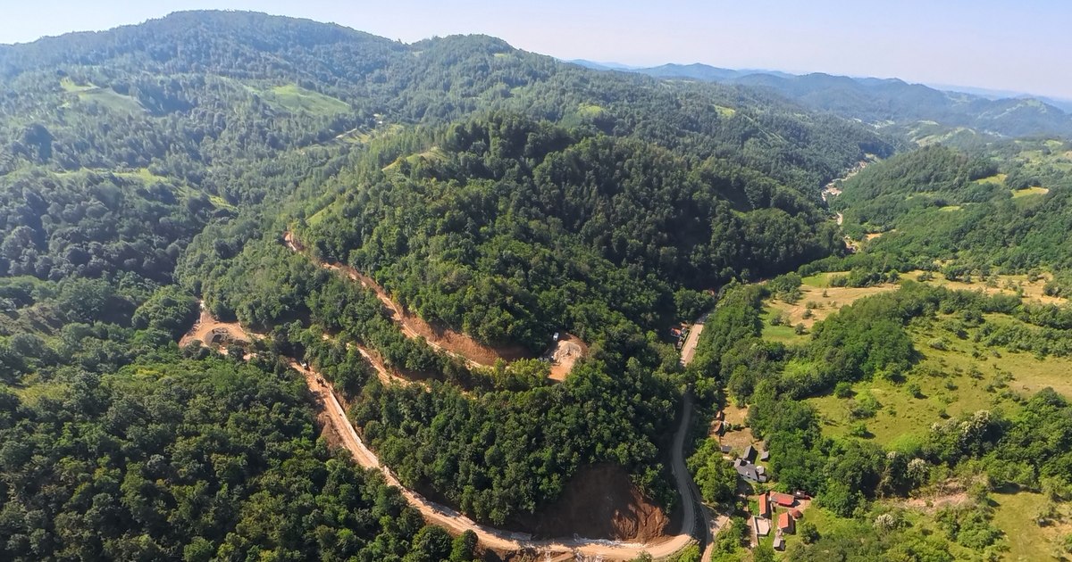 Video Drumul Regelui, the new road in the Zarandului Mountains. From Black Face's lair of outlaws to Arsenie Boca and Vața Bai's house