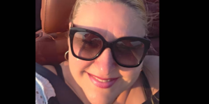 Video Sosoacă, in a convertible and with Gucci glasses, on the roads of Dobrogea. Netizen: “That’s a Russian car, right?”