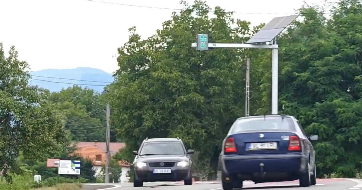 Video Why green and red emoticons appeared on the roads in Romania. The system that makes drivers lift their foot off the accelerator