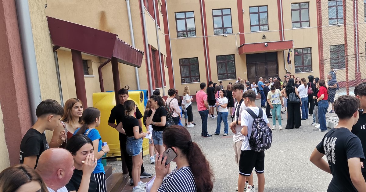 Why did students with an average above 8 run out of places at high school? Ministry of Education: "They had unrealistic options. There is also a second stage"