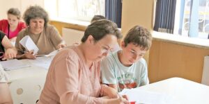 A Romanian teacher proposes the abolition of high schools “for girls”: “Nepotism would be reduced”