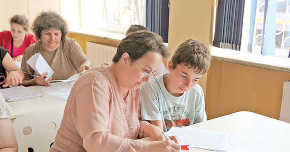 A Romanian teacher proposes the abolition of high schools "for girls": "Nepotism would be reduced"