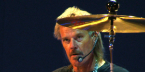 Frank Beard, the drummer of the American rock band ZZ Top, has died. “The world has lost one of its most innovative drummers”