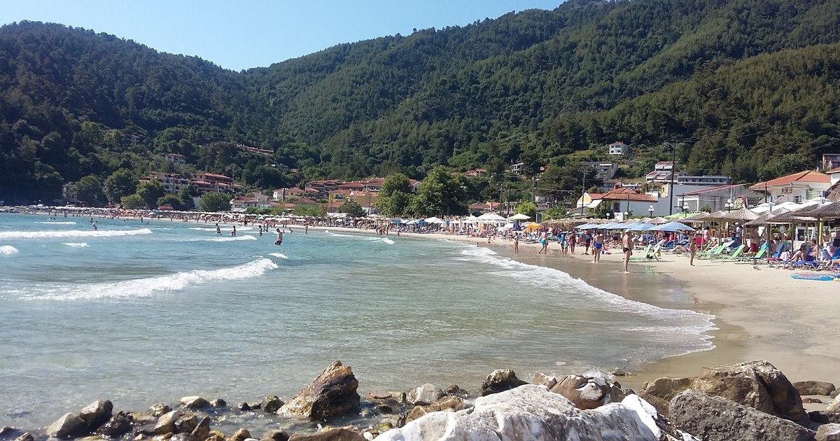 "He threw my number into the abyss." The mistake of a Romanian tourist in Thassos: he parked in an area where it was forbidden, and a local resident tore off his license plate