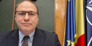 How does the Minister of Education justify the cutting of scholarships for students on vacation: “We are confusing the scholarship with the allowance”