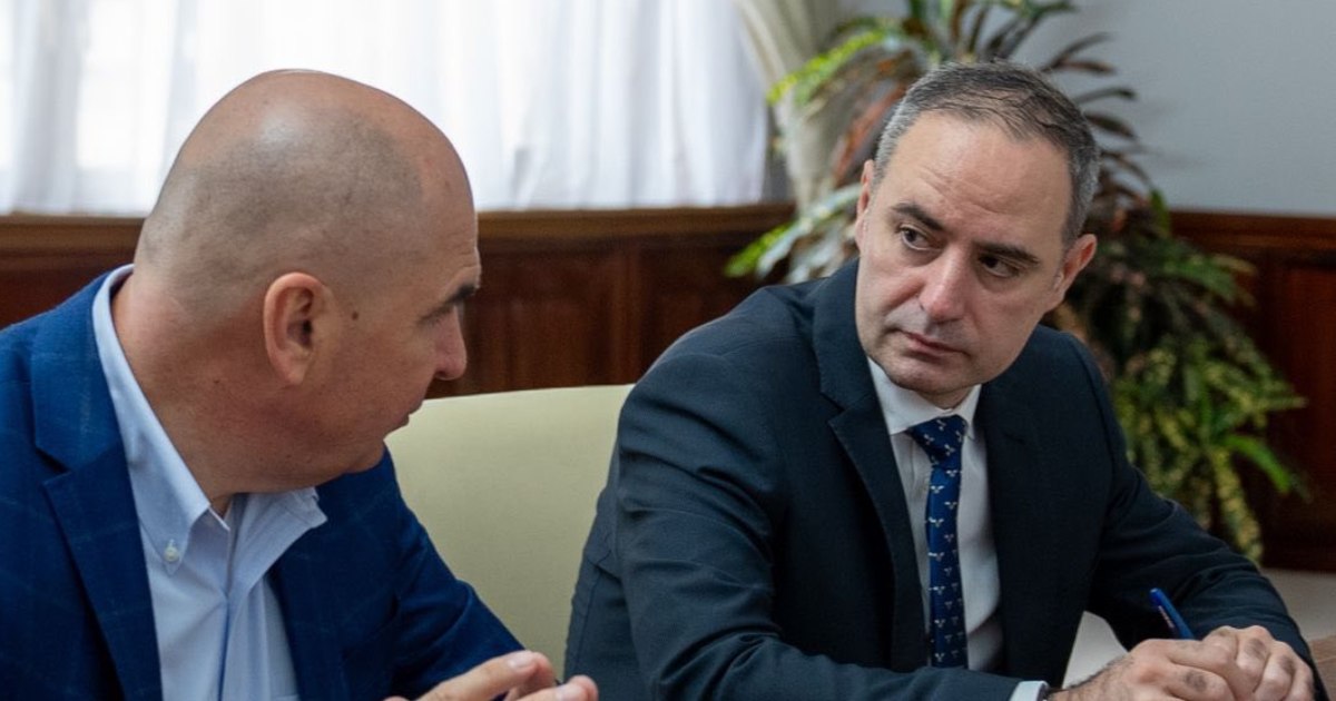 Minister Alexandru Nazare, asked if he accepts the position of prime minister. Answer provided