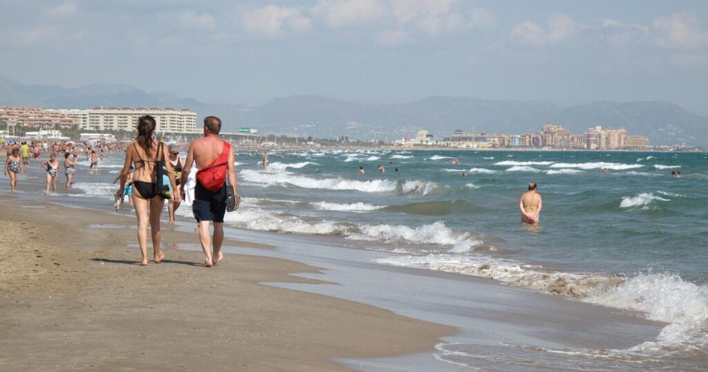 Spanish town with gorgeous beaches, sought after by millions of tourists, changes rules for visitors: 'Anyone is no longer welcome'