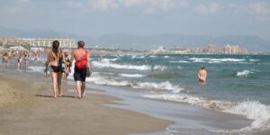 Spanish town with gorgeous beaches, sought after by millions of tourists, changes rules for visitors: ‘Anyone is no longer welcome’